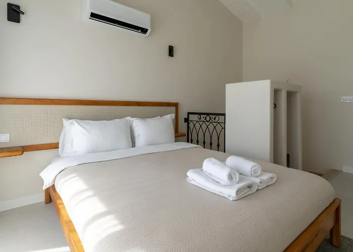 Naro Alacati Koeyici Çeşme