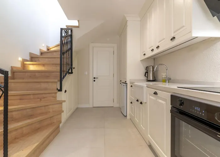 Naro Alacati Koeyici Çeşme