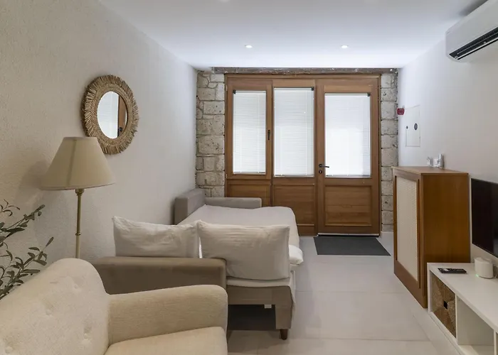 Naro Alacati Koeyici Çeşme