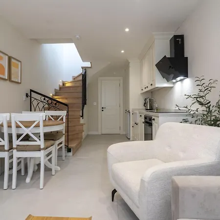 Naro Alacati Koeyici Çeşme