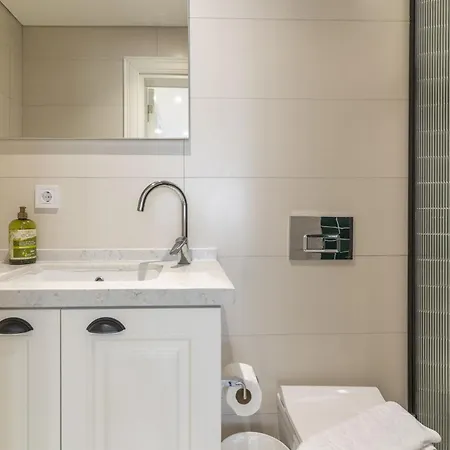 Naro Alacati Koeyici Çeşme