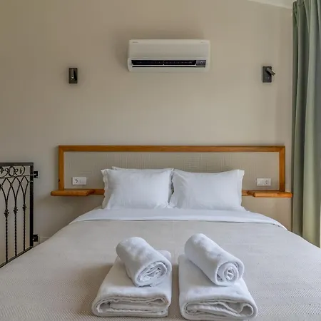 Naro Alacati Koeyici Çeşme