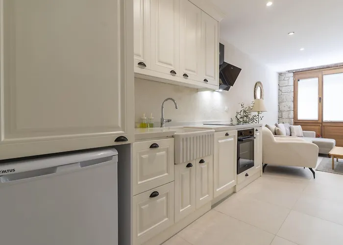 Naro Alaçatı Köyiçi * Çeşme