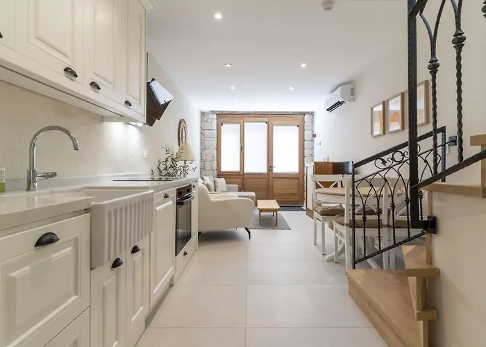 Naro Alaçatı Köyiçi